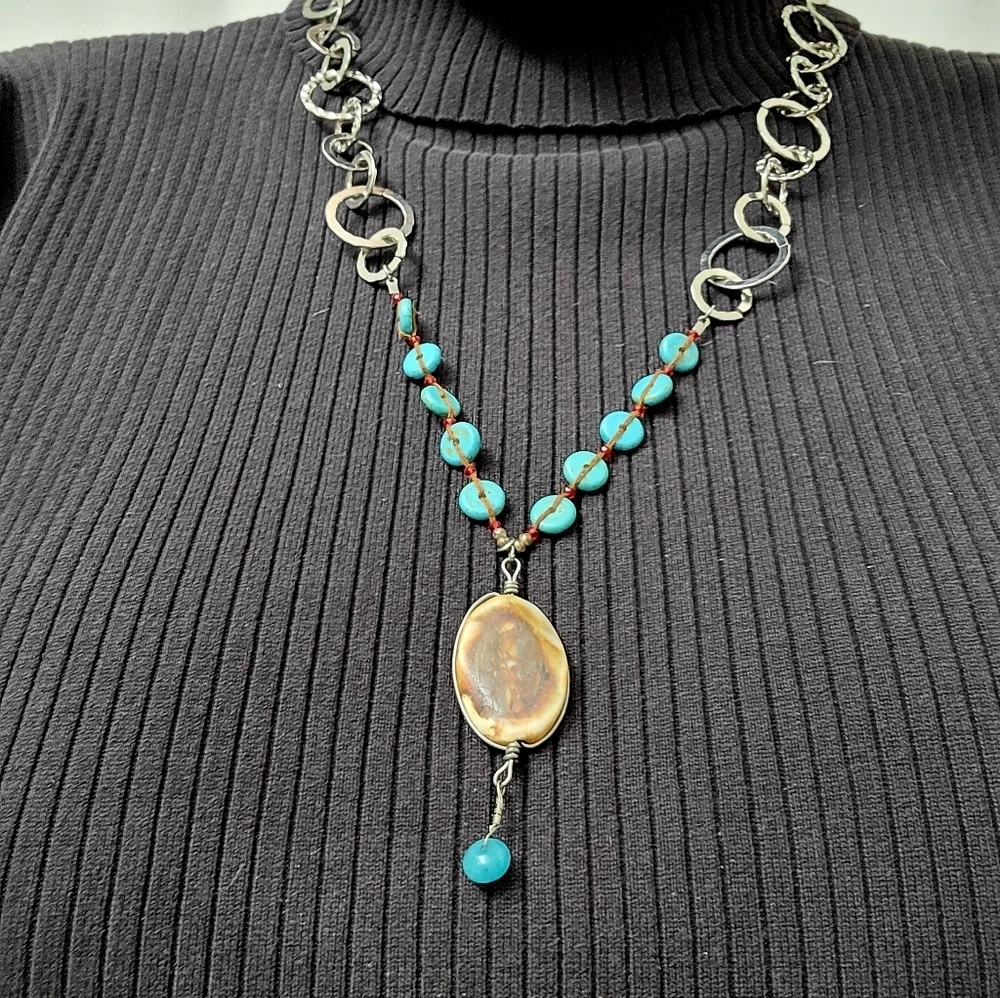 ✨ Turquoise Colored Beaded Necklace with Silver Chain & Pendant ✨ - Picture 5 of 5